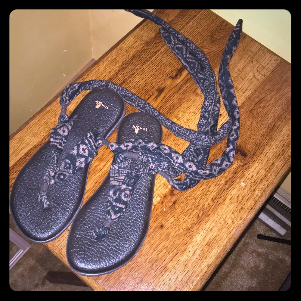 Sanuk yoga sandals